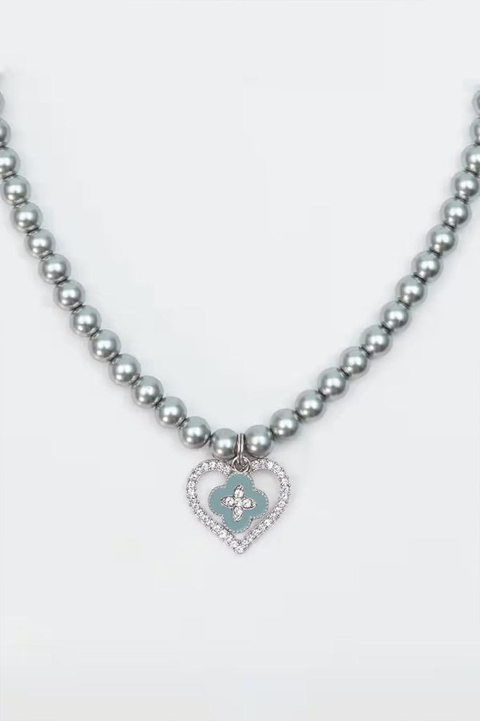 Perlenkette grau mit Herzanhänger und Strasssteinen