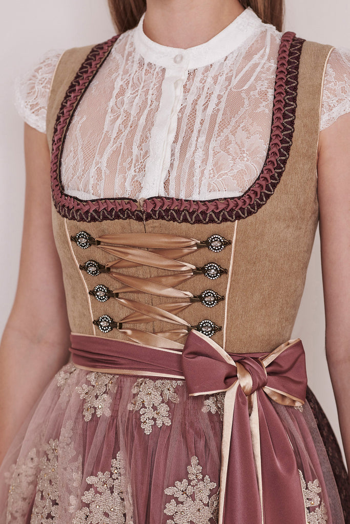 krueger-collection-dirndl-bordeaux-dquadrat