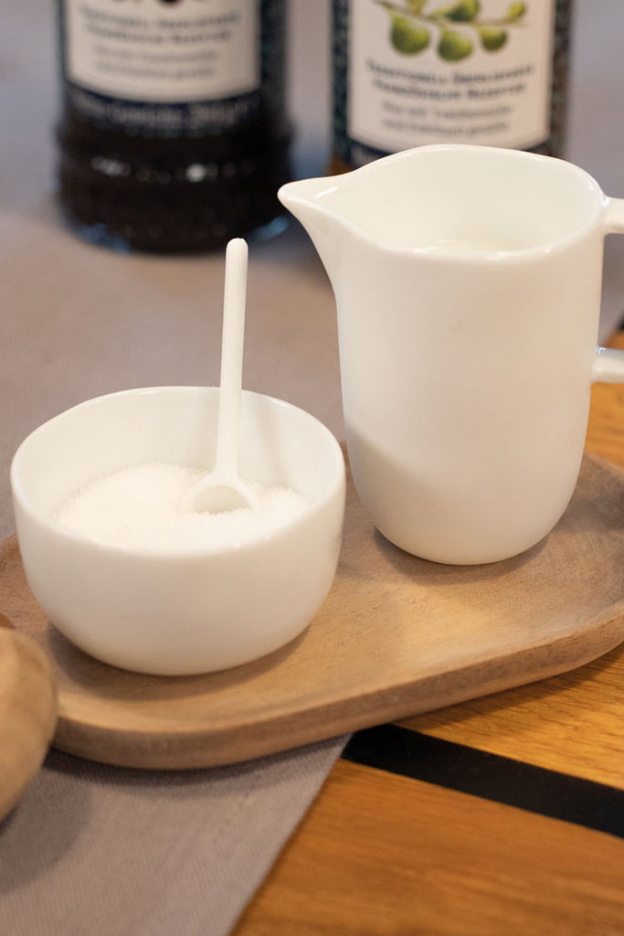 Dining Milchkännchen Zuckerdose Akazienholz Tablett Räder Design Porzellan