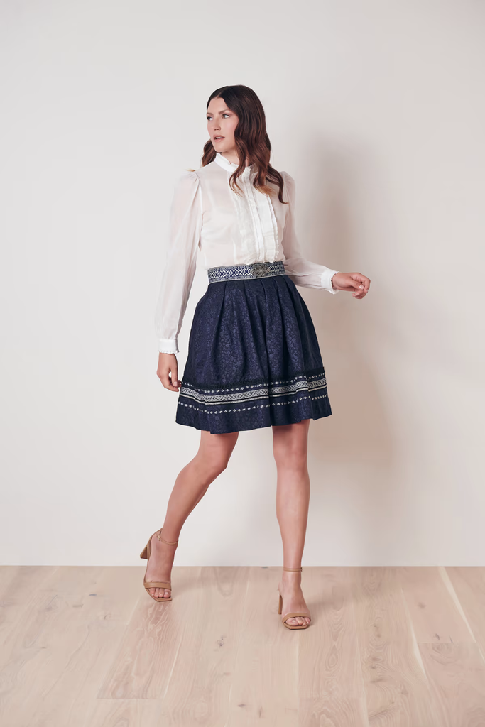 krueger-collection-bluseblair-weiss-dquadrat