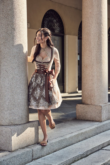 krueger-madl-dirndl-cataniabypaolamaria-apricot-dquadrat