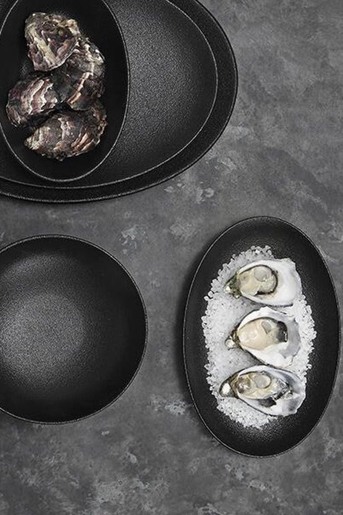 AX0206-Servierplatte-Caviar-Black-Oval-Maxwell-Williams