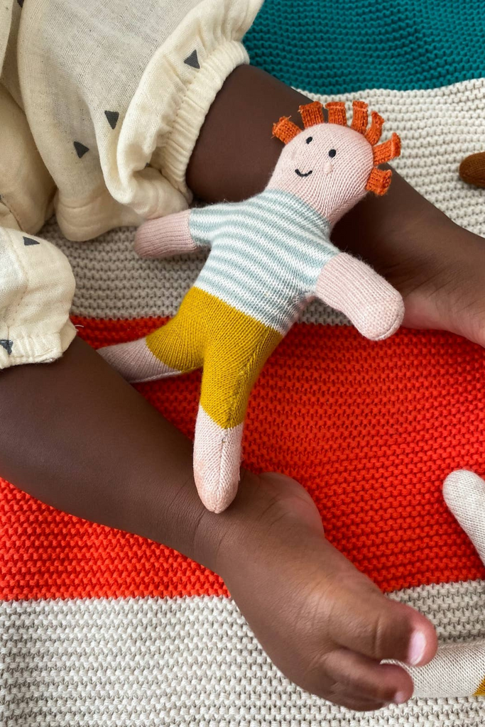 Baby-Rassel aus Baumwollstrick - Buddy Aqua - Sophie Home - Geschenke