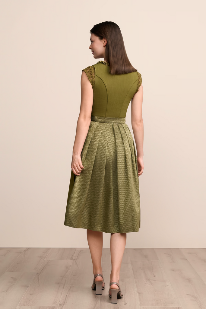 DirndlANICA-KrugerMadl-70cm-418070-070-0057-dquadrat_4