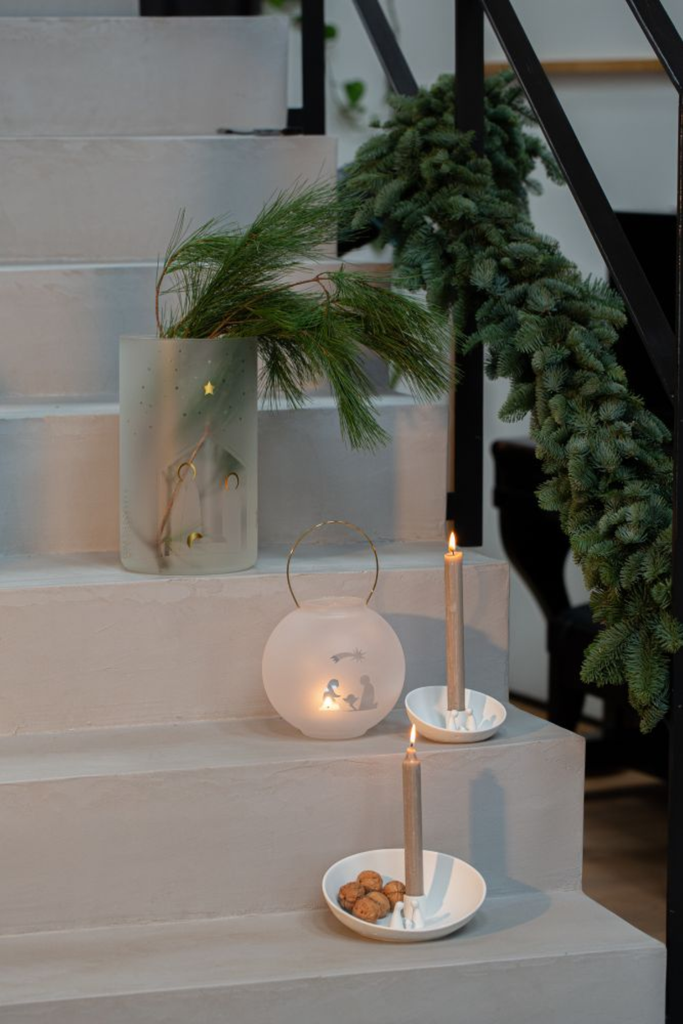 GefrostetesGlaswindlichtKrippe-92902-RaderDesign-dquadrat_2