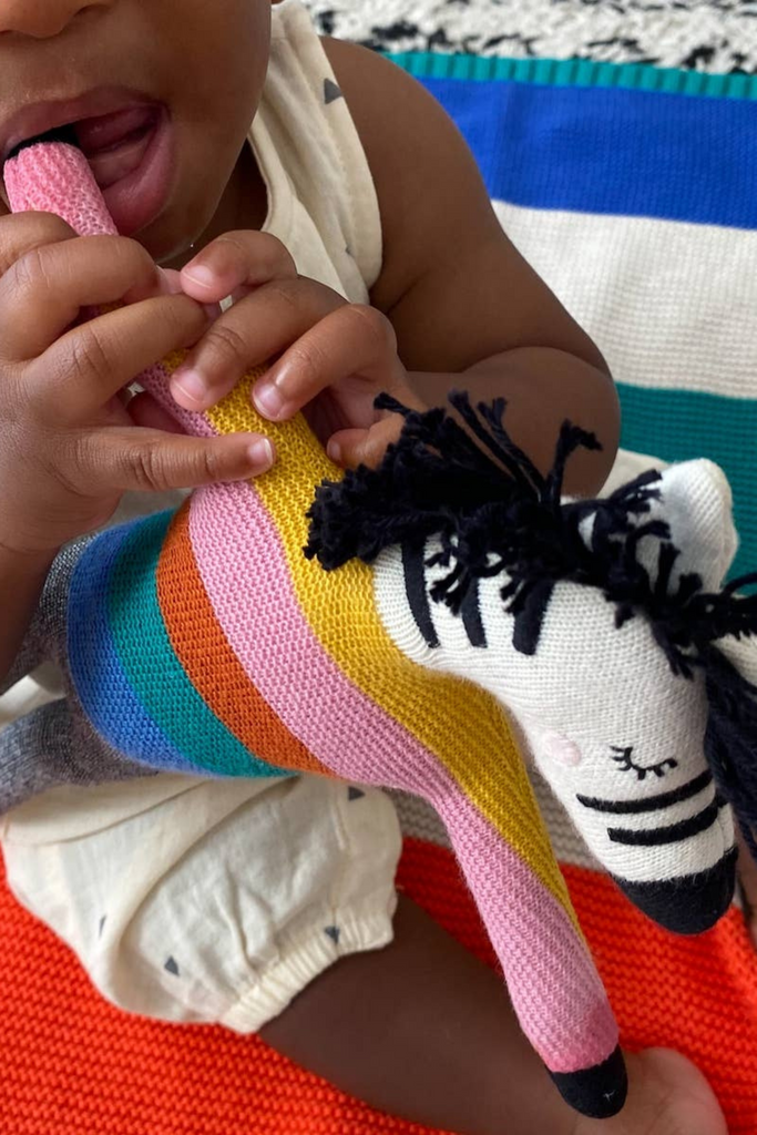 StofftierausBaumwollstrick-ZebraRainbow-SophieHome-Geschenke-dquadrat_1