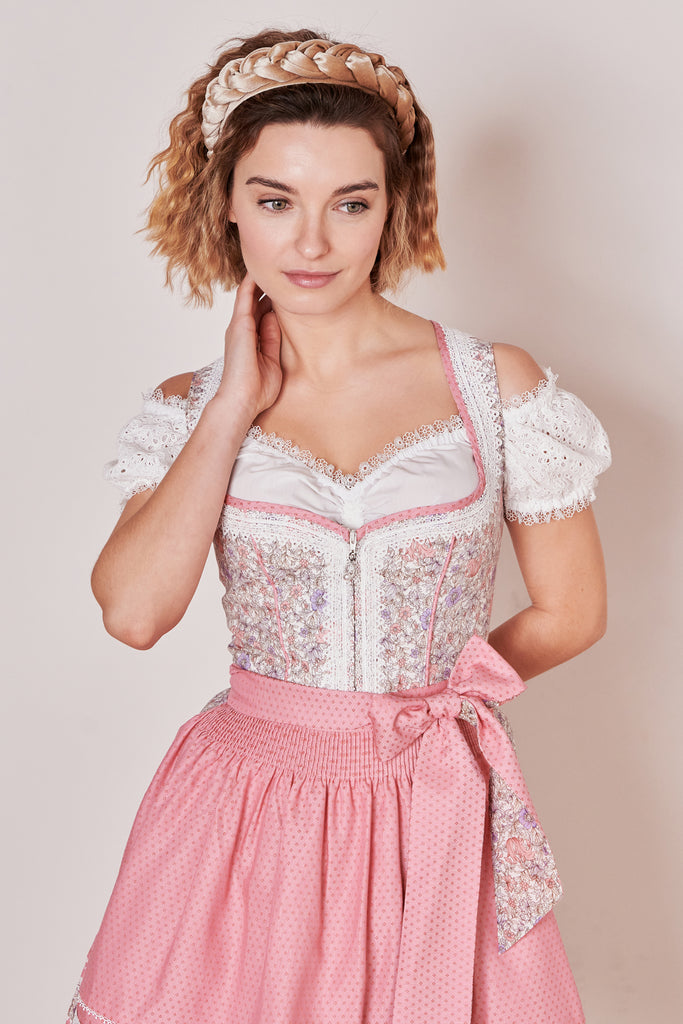  Analyzing image    dirndl-adarna-madl-krueger-rose-414067-060-0233-dquadrat_11