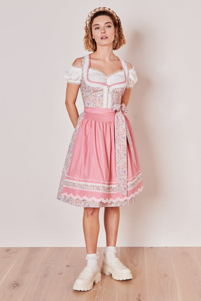  Analyzing image    dirndl-adarna-madl-krueger-rose-414067-060-0233-dquadrat_12