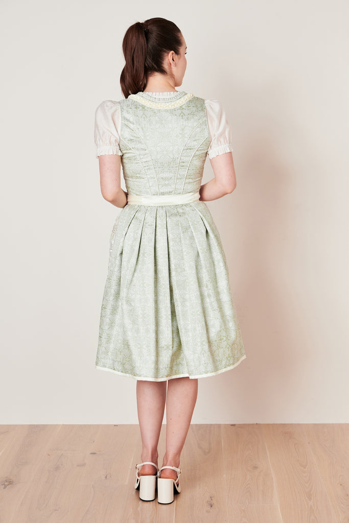  Analyzing image     dirndl-annetta-collection-krueger-hellgruen114467-060-0051-dquadrat_4