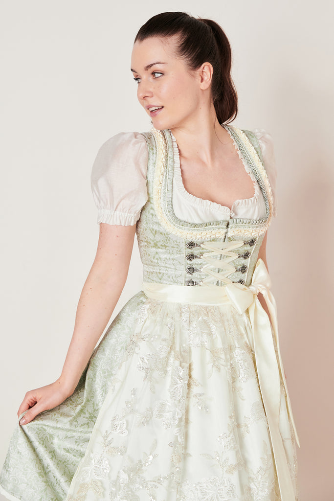  Analyzing image    dirndl-annetta-collection-krueger-hellgruen114467-060-0051-dquadrat_6