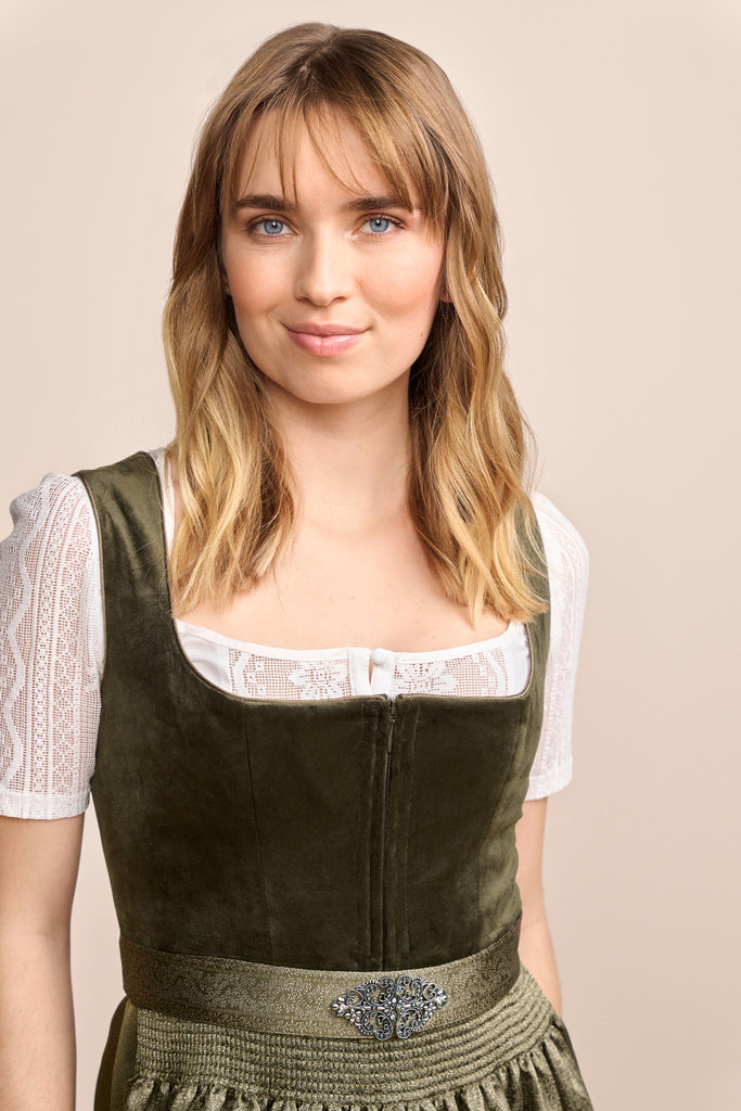dirndl-aurela-krueger-madl-412669-060-0056-dunkelgruen-dquadrat_2