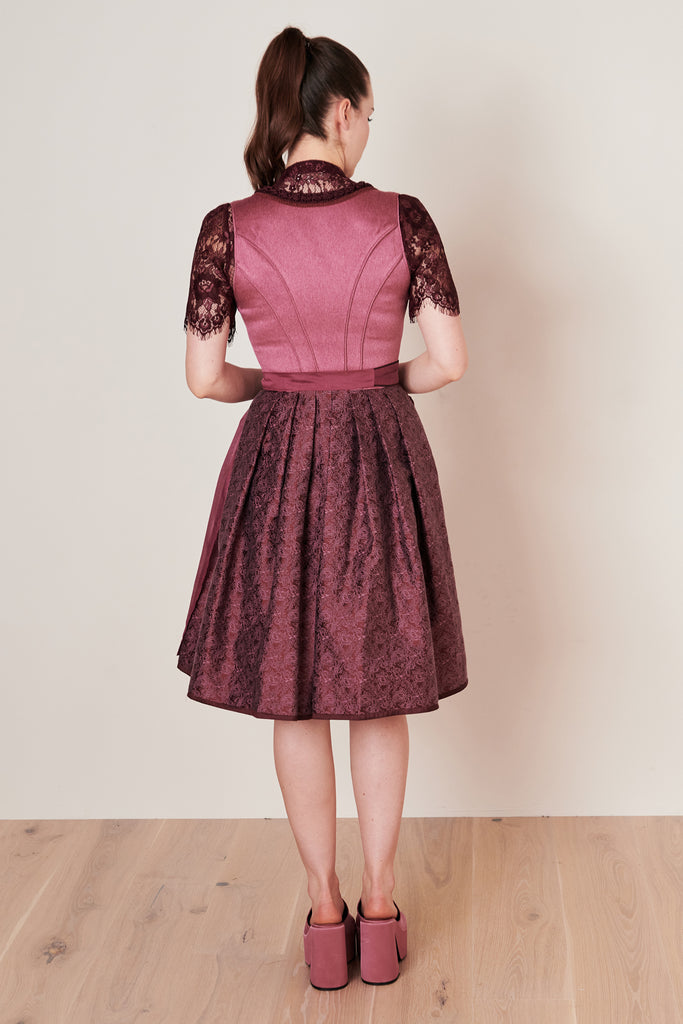  Analyzing image     dirndl-danila-collection-krueger-pink-11416-60600-035-dquadrat_5