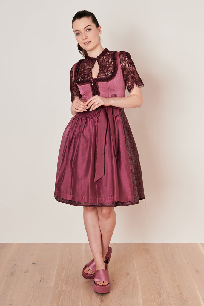  Analyzing image    dirndl-danila-collection-krueger-pink-11416-60600-035-dquadrat_8_14ac9915-88c8-4606-9a9f-51d0833bbb27