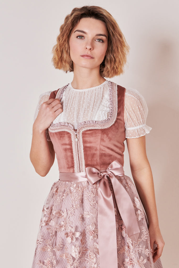 dirndl-emery-madl-krueger-rose-415466-050-0033-dquadrat_16