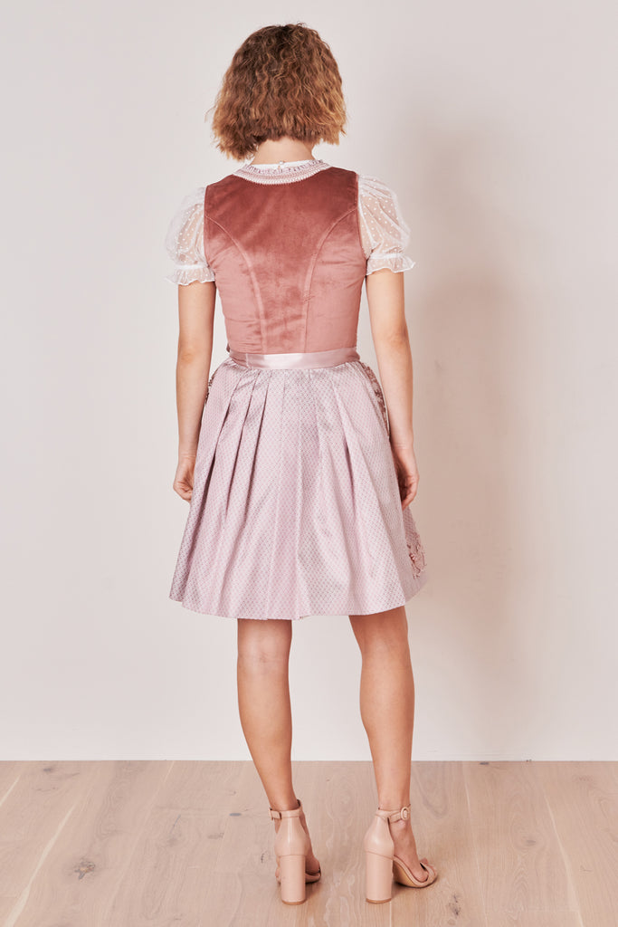 dirndl-emery-madl-krueger-rose-415466-050-0033-dquadrat_9