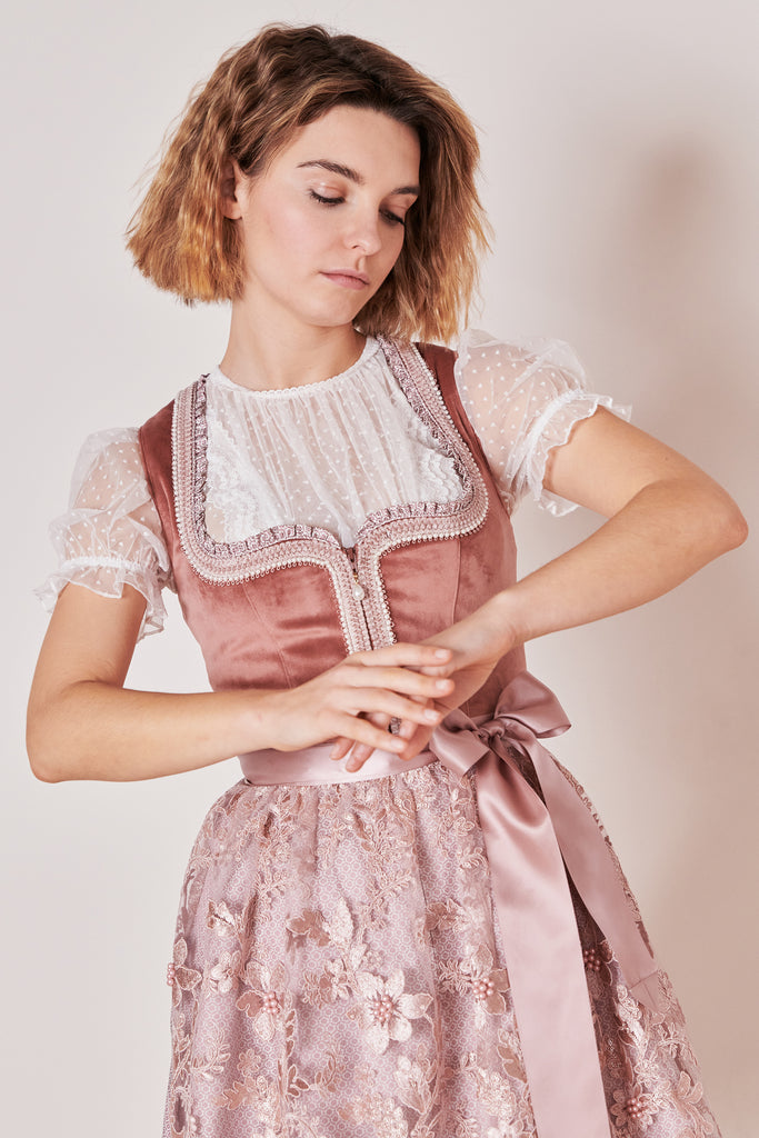 dirndl-emery-madl-krueger-rose-415466-060-0033-dquadrat_16