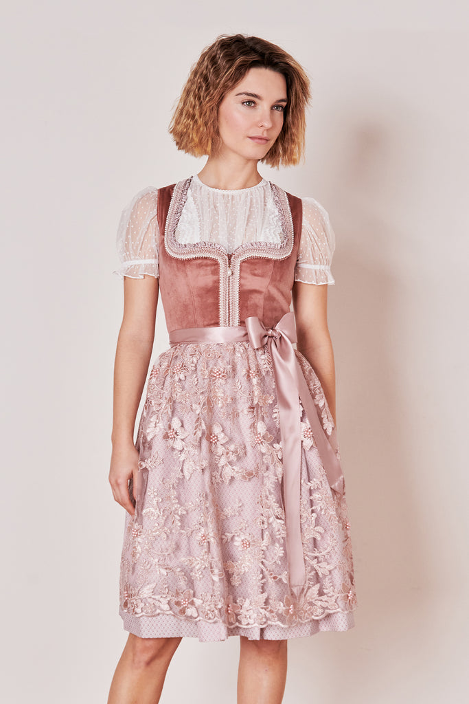  Analyzing image     dirndl-emery-madl-krueger-rose-415466-060-0033-dquadrat_17