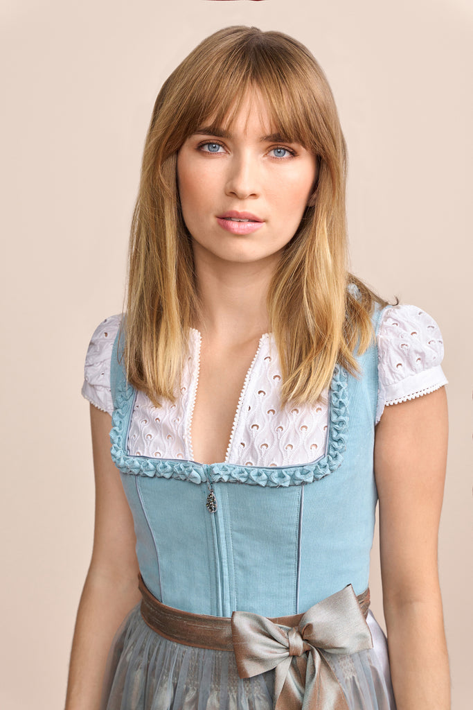 dirndl-emmeline-krueger-madl-415769-050-0081-hellblau-dquadrat_2