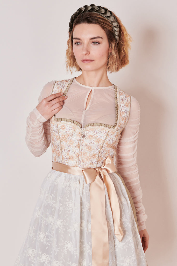 dirndl-enisa-madl-krueger-beige-416267-050-0023-dquadrat_15