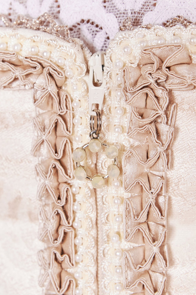 dirndl-fia-madl-krueger-natur-416966-050-0015-dquadrat_13