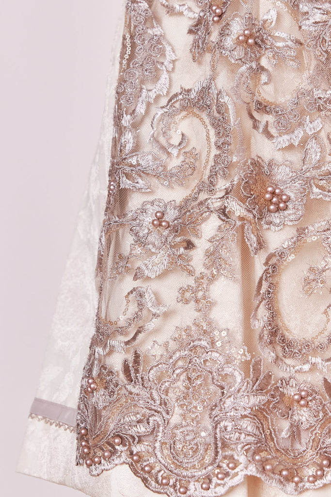  Analyzing image     dirndl-fia-madl-krueger-natur-416966-050-0015-dquadrat_14