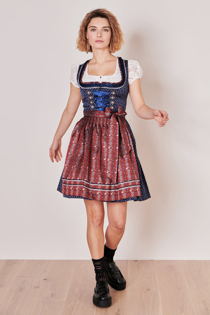  Analyzing image     dirndl-isolde-madl-krueger-blau-411766-050-0008-dquadrat_10