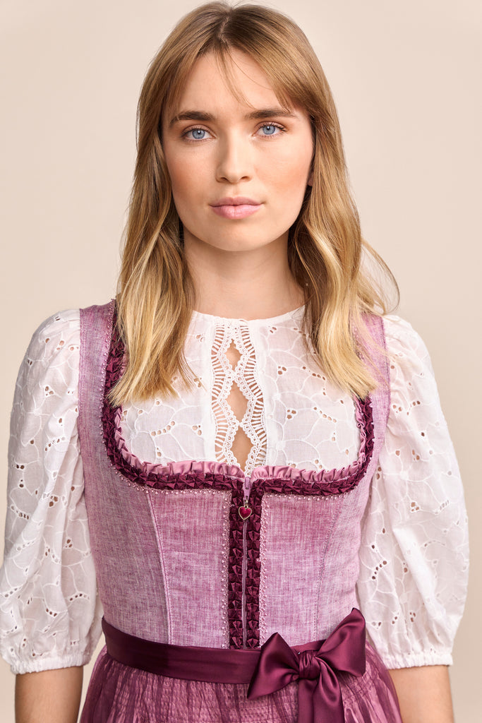 dirndl-maryanne-krueger-madl-416169-050-0034-flieder-dquadrat_2
