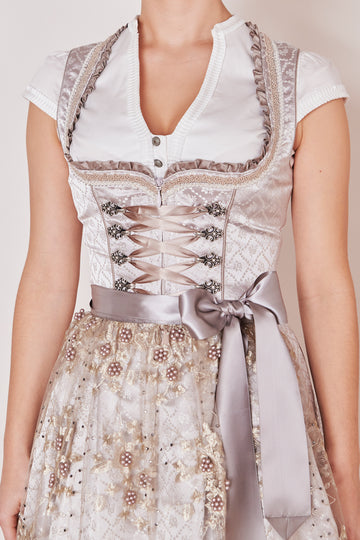  Analyzing image    dirndl-nena-madl-krueger-silber-neu-046666-000-0011-dquadrat_16