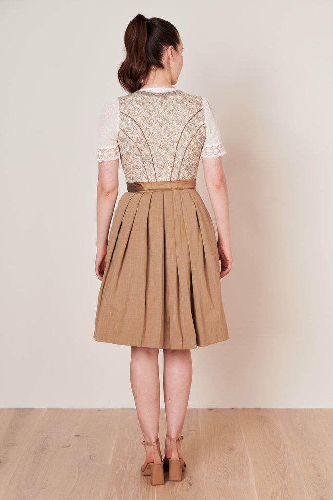 dirndl-sansa-collection-krueger-beige-115067-060-0023-dquadrat_6