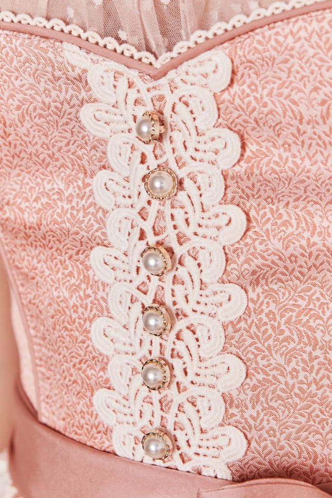  Analyzing image     dirndl-shania-madl-krueger-apricot-416967-060-0036-dquadrat_13