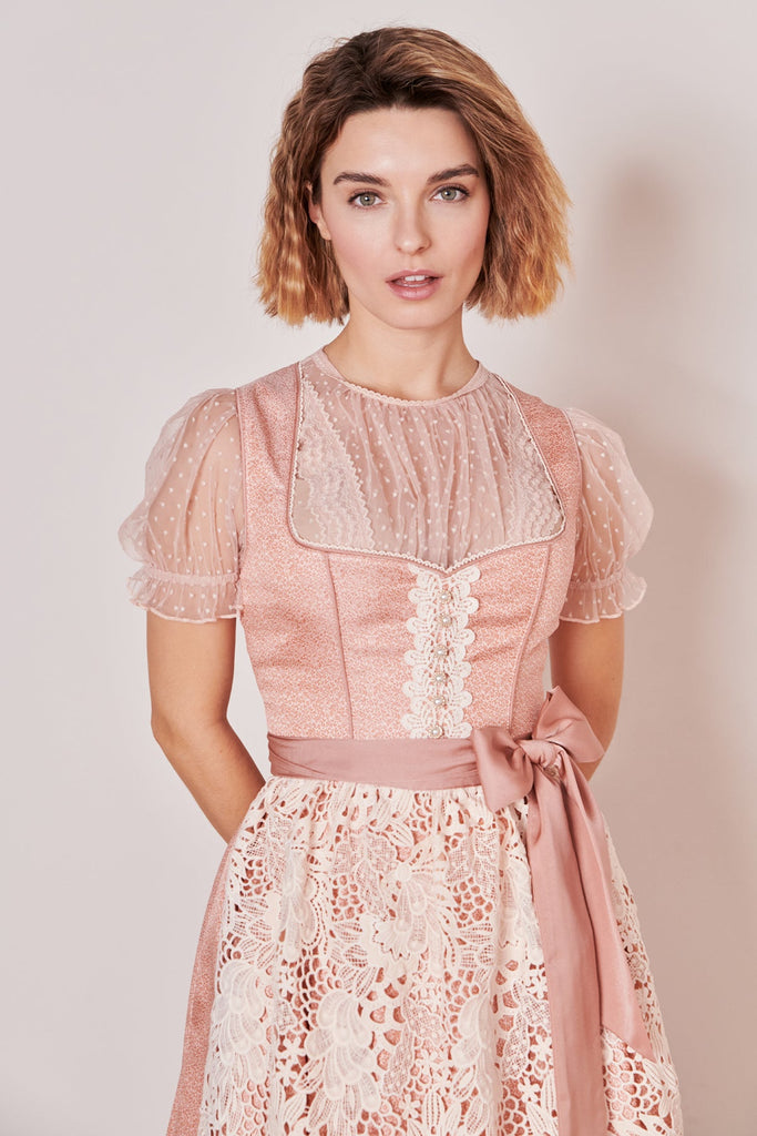  Analyzing image    dirndl-shania-madl-krueger-apricot-416967-060-0036-dquadrat_16