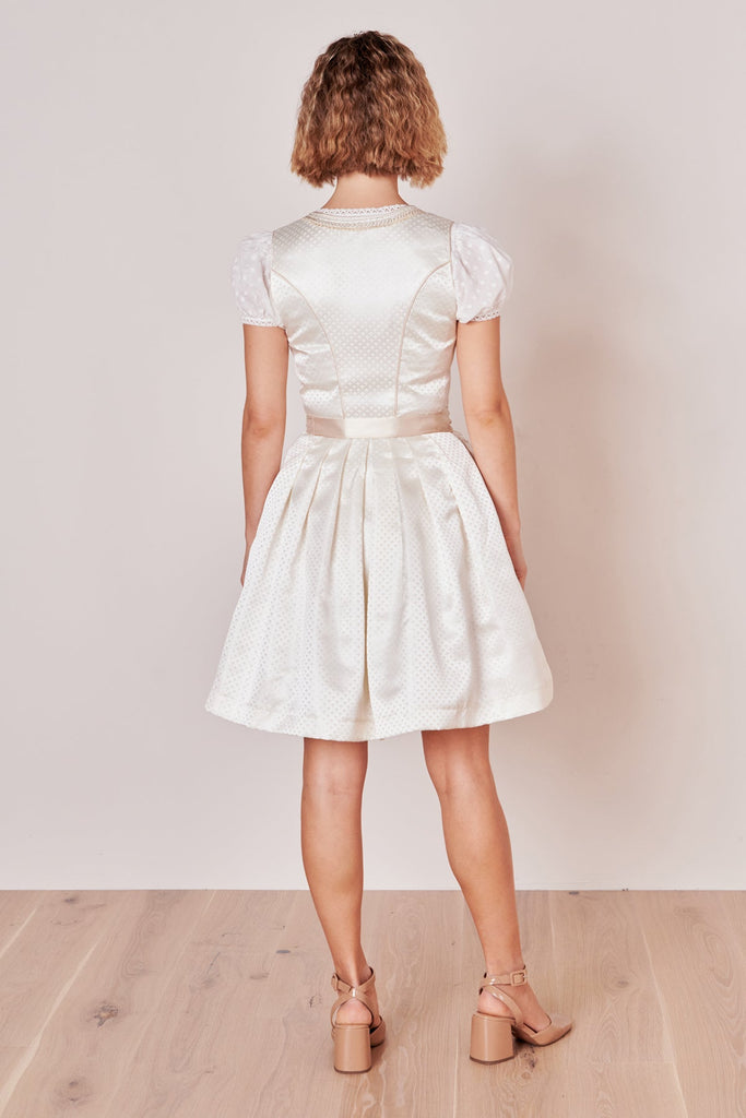  Analyzing image     dirndl-sofia-madl-kruegere-ecru-416867-050-0002-dquadrat_9