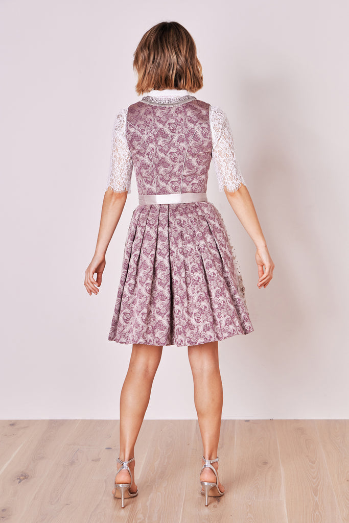  Analyzing image     dirndl-stine-madl-krueger-rose-412066-050-0033-dquadrat_9_