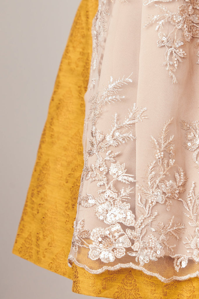 dirndl.yeliz-collection-krueger-ocker-116767-070-0026-dquadrat_7