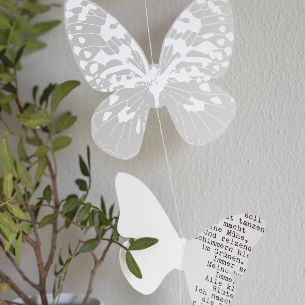 Girlande Papierkette roße Schmetterlingskette Räder Design