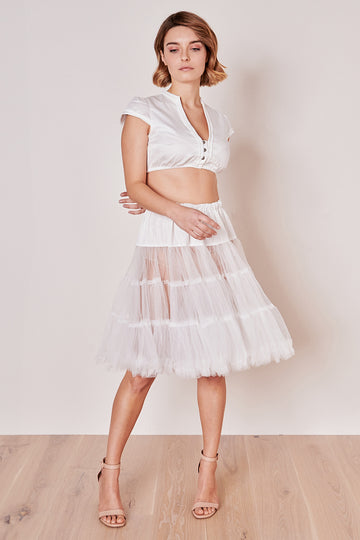  Analyzing image     petticoat-madl-krueger-000460-000-0001-neu-dquadrat_17