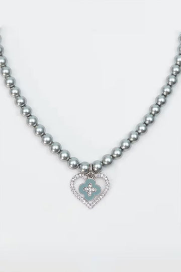 Perlenkette grau mit Herzanhänger und Strasssteinen