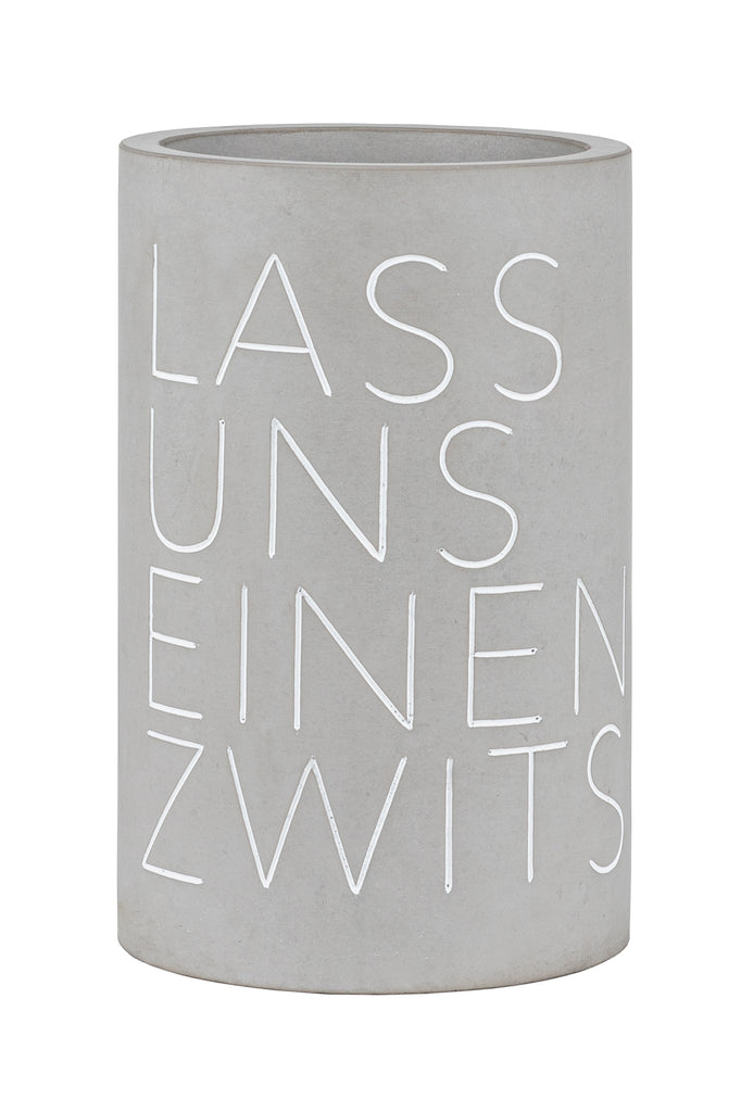 weinkühler-beton-räder-lass-uns-einen -zischen