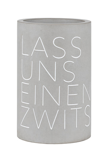 weinkühler-beton-räder-lass-uns-einen -zischen