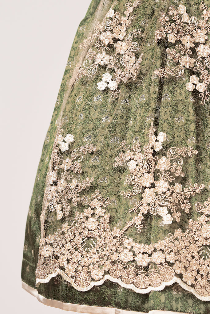 madl-dirndl-melike-gruen