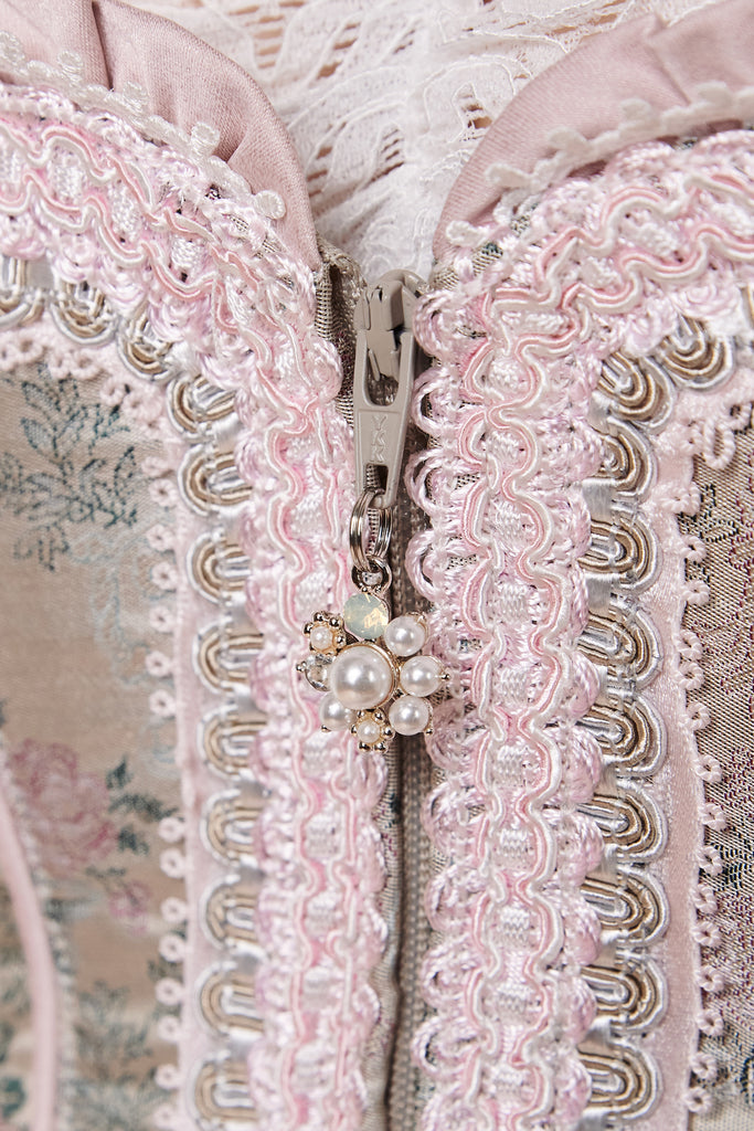 Süßes Dirndl Roxana in hellgrün mit Blümchenprint