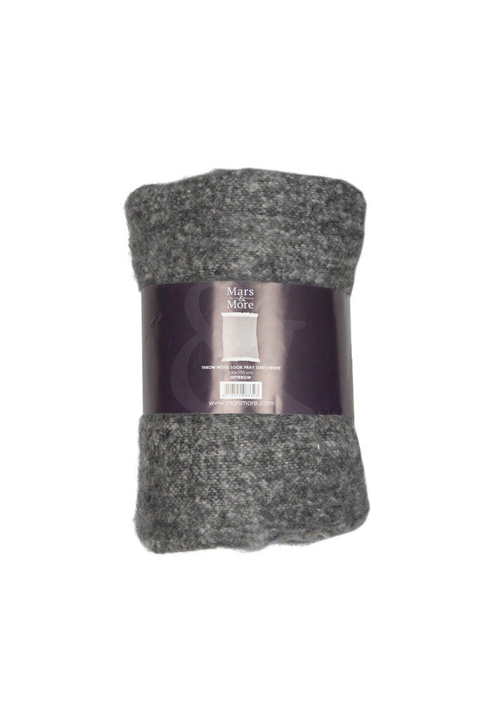 graue Kuscheldecke mit beigen fransen